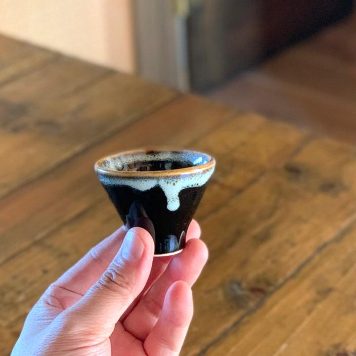在庫限り 数量限定 手作り ロクロ 銅版 古物 おちょこ ぐい呑み 盃 黒