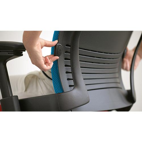 リープ Steelcase APモデル ヘッドレスト付き オフィスチェア デスクチェア オフィス 会社 高機能 ハイバック おしゃれ ブラック 黒 シルバー 肘付き LEAP-21110の画像