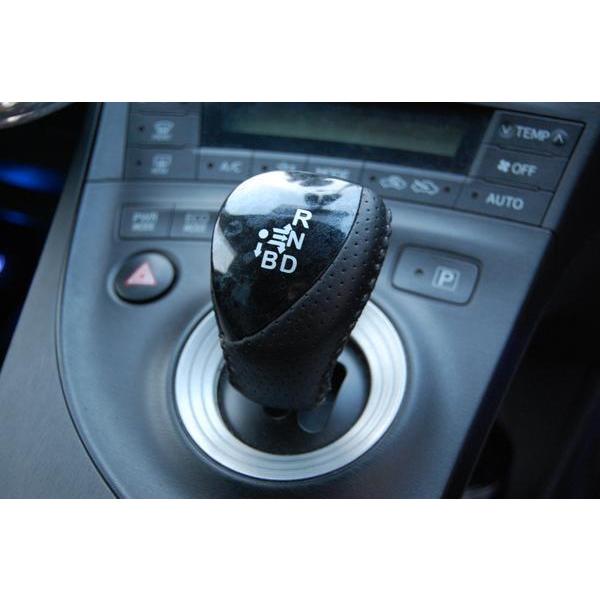 プリウス ZVW 30系 シフトノブ パンチングレザー 黒木目調 純正交換タイプ 印字付き シフトレバー 黒レザー グリップ 前期 後期 | プリウス | 01
