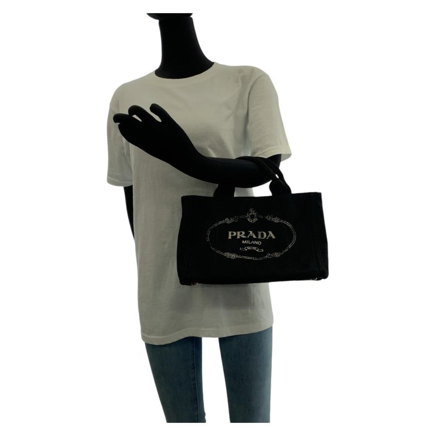 PRADA（プラダ） カナパ 三角ロゴプレート ブラック 黒 ゴールド金具