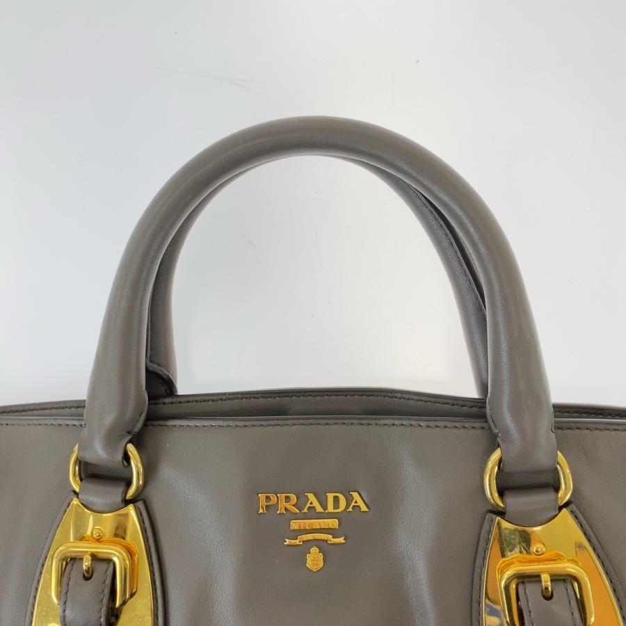 PRADA ハンドバッグ グレージュ レザー ゴールド金具 PRADA（プラダ） グレー グレージュ ゴールド金具 レザー トートバッグ