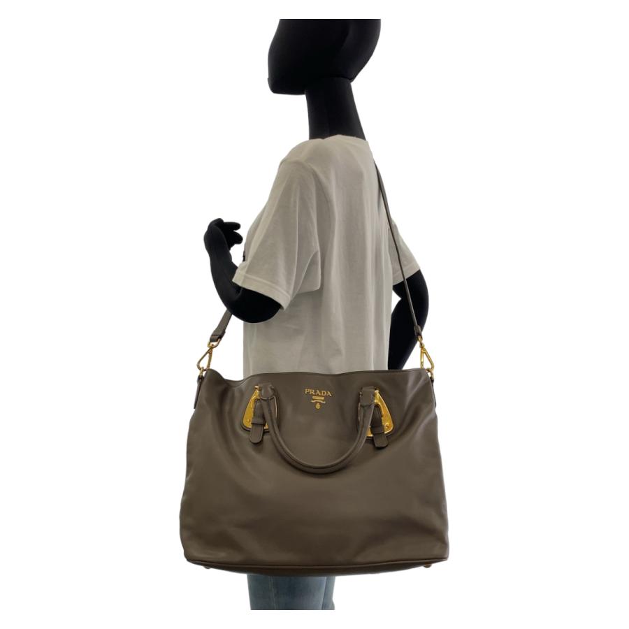 PRADA（プラダ） グレー グレージュ ゴールド金具 レザー トートバッグ