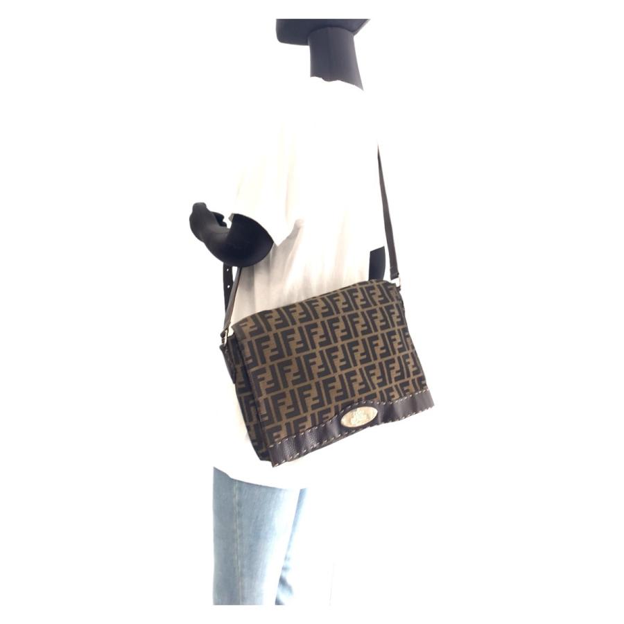 【美品】フェンディ ショルダーバッグ ズッカ ゴールド金具 キャンバス 斜め掛け FENDI フェンディ ズッカ ブラウン ゴールド金具 キャンバス/レザー