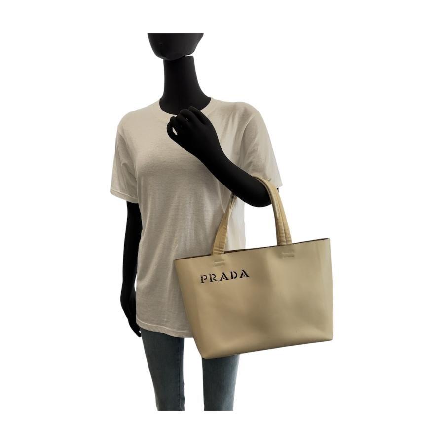 PRADA ベージュ レザートートバッグ PRADA プラダ パンチングロゴ ベージュ レザー トートバッグ