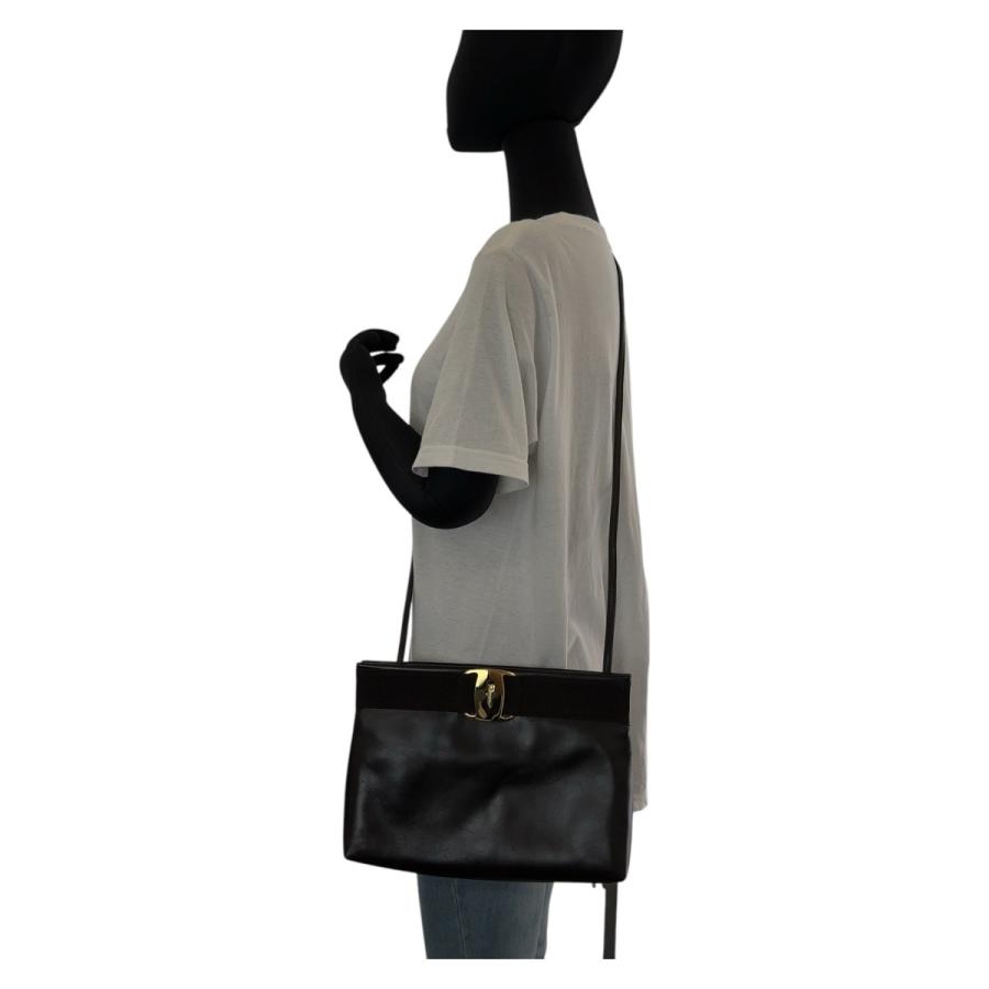 Salvatore Ferragamo ショルダーバッグ レザー ゴールド金具 FERRAGAMO（フェラガモ） ヴァラ ショルダーバッグ ブラック ゴールド