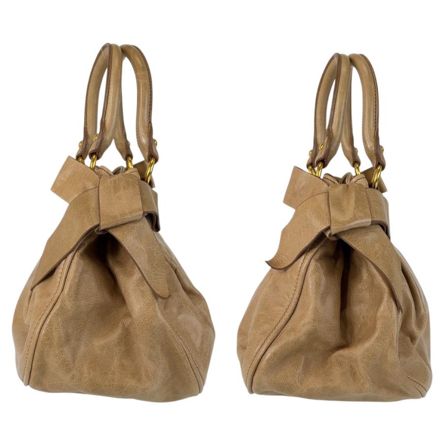 miu miu（ミュウミュウ） 美品 リボン ベージュ ゴールド金具 レザー