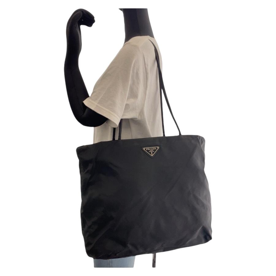 PRADA（プラダ） 美品 テスート 三角ロゴプレート ブラック 黒