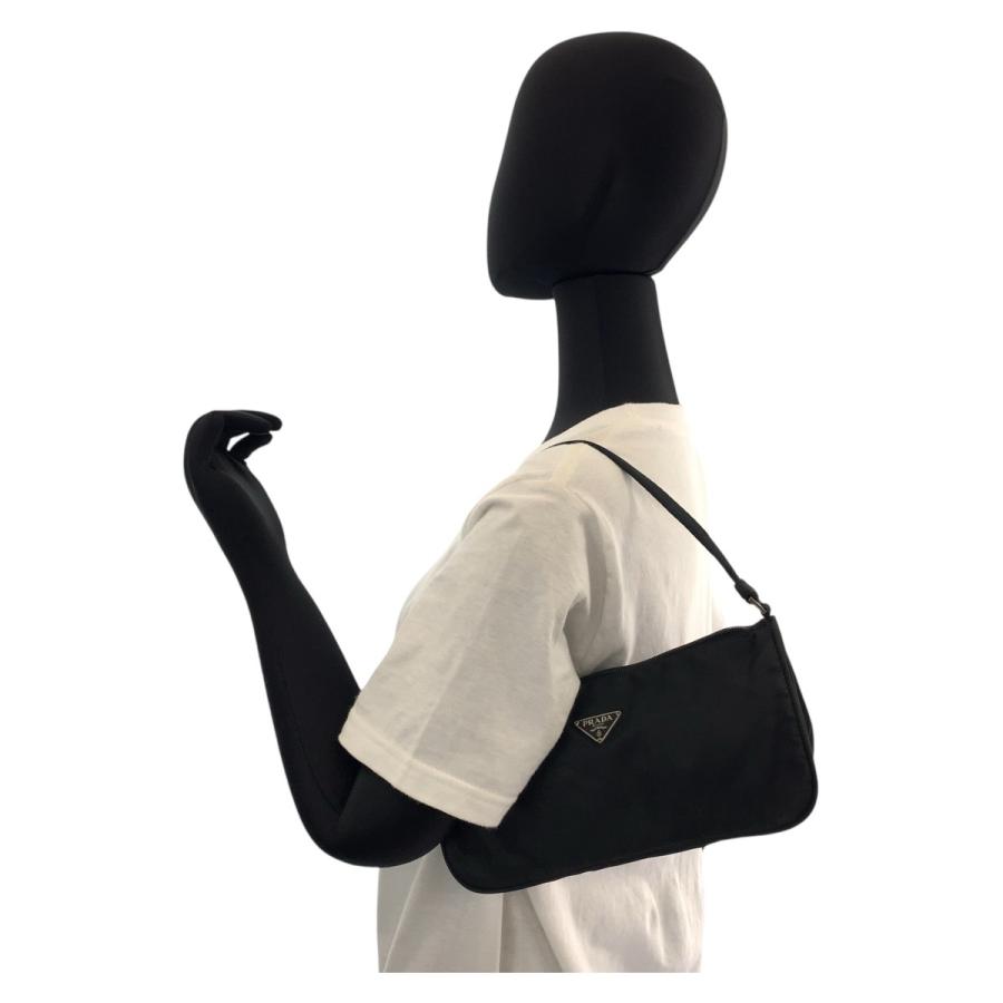 PRADA（プラダ） 美品 テスート 三角ロゴプレート ブラック 黒