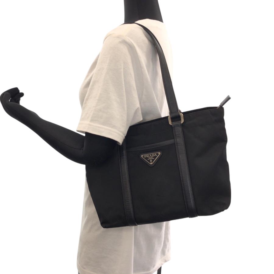PRADA（プラダ） テスート 三角ロゴプレート ブラック シルバー金具