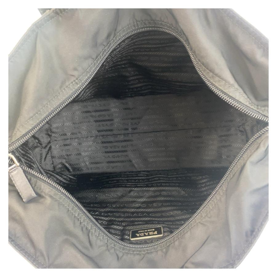 PRADA（プラダ） 美品 テスート 三角ロゴプレート ブラック 黒