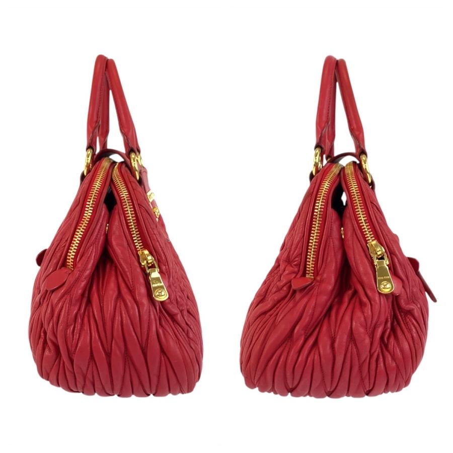 miu miu（ミュウミュウ） 美品 マテラッセ レッド ゴールド金具