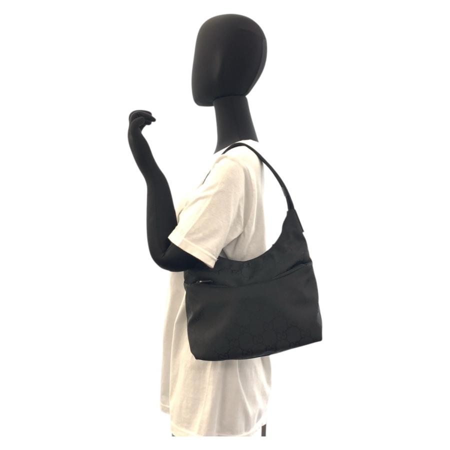 GUCCI（グッチ） 美品 ブラック 黒 シルバー金具 GGキャンバス 001
