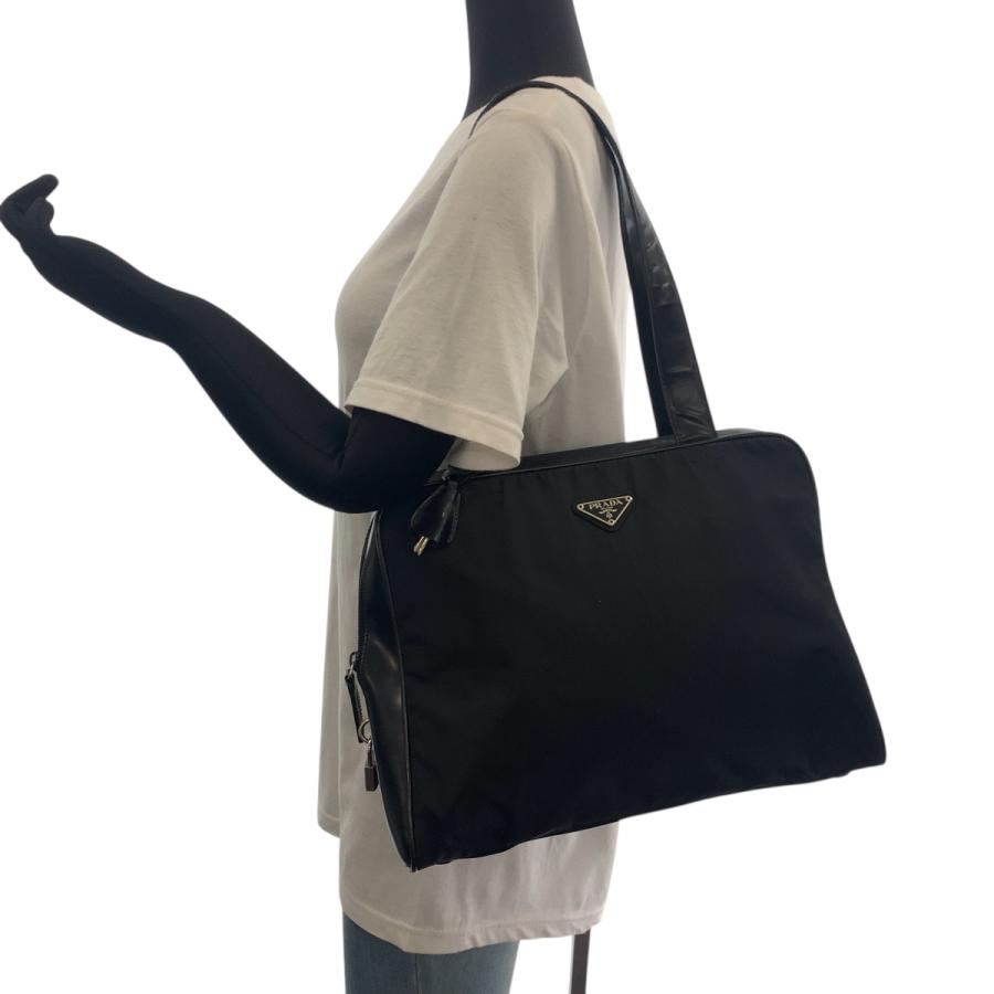 PRADA（プラダ） 美品 テスート 三角ロゴプレート ブラック 黒