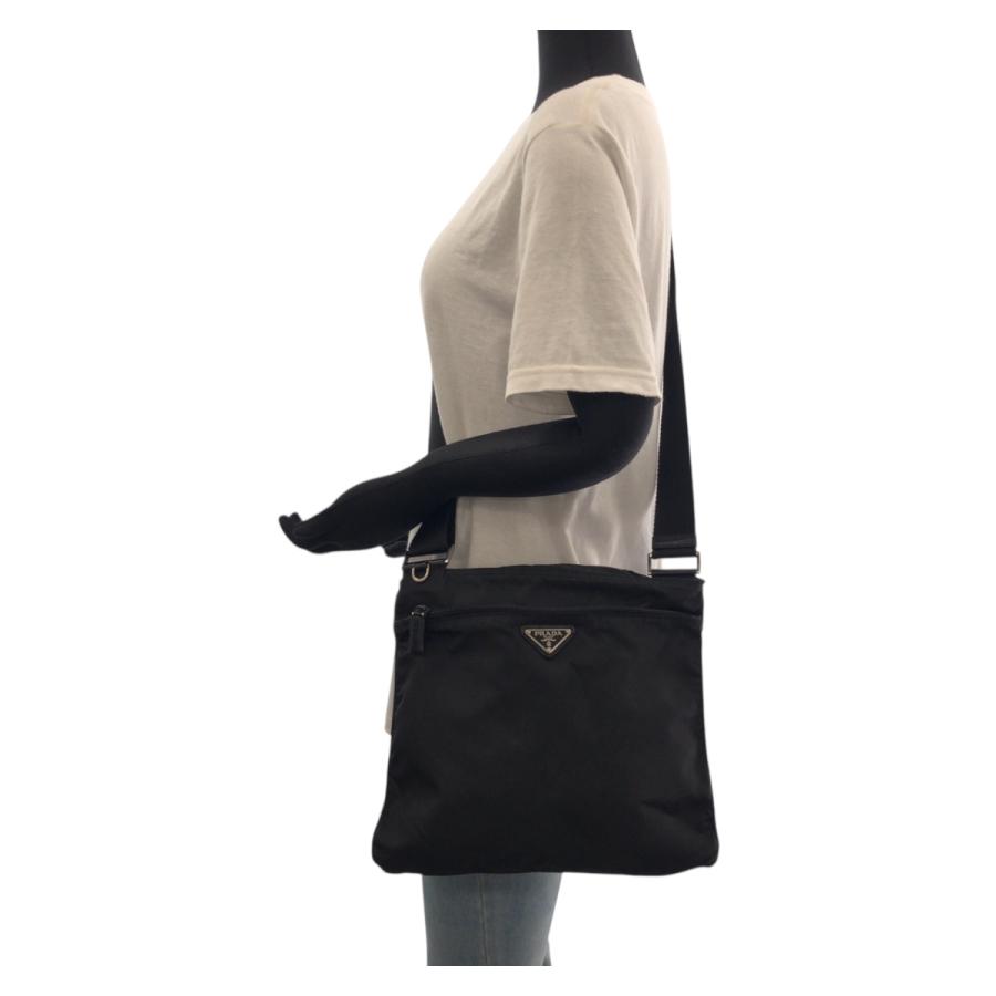 PRADA（プラダ） 美品 テスート 三角ロゴプレート ブラック 黒