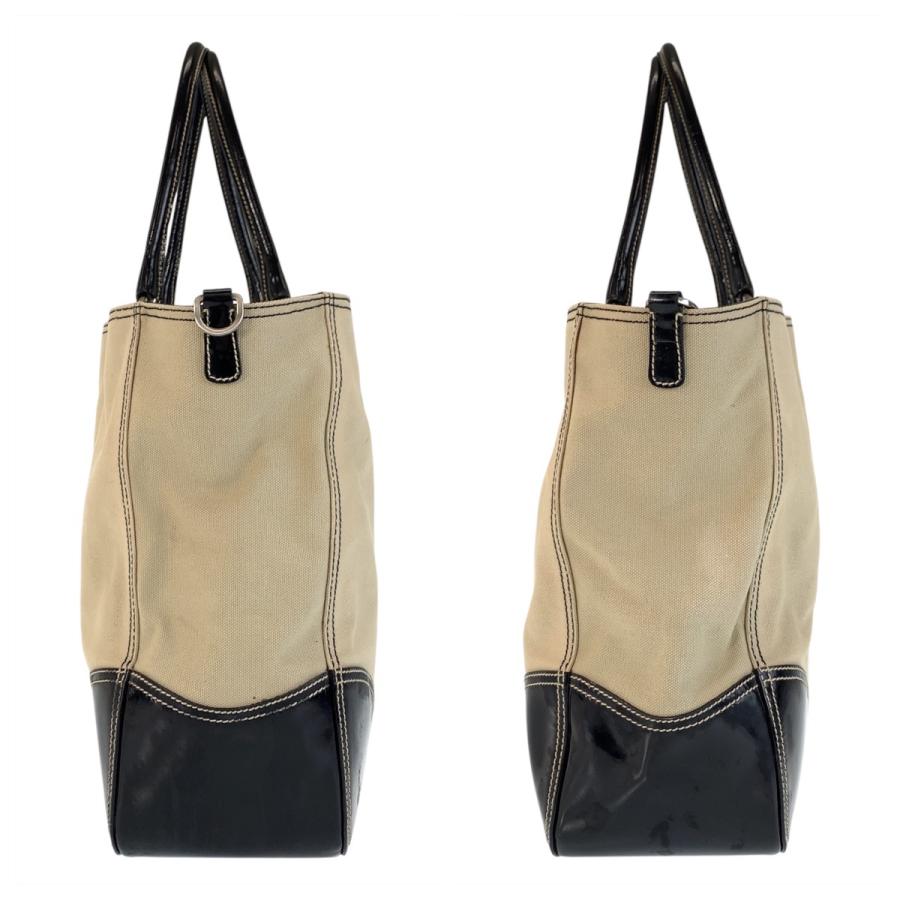 PRADA（プラダ） 三角ロゴプレート ベージュ ブラック 黒 シルバー金具