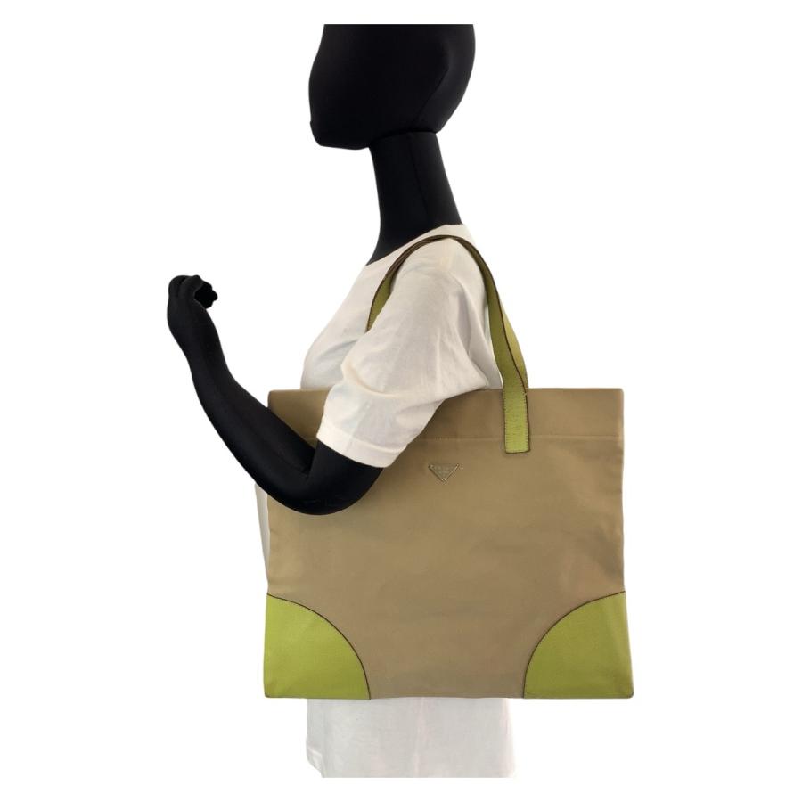 PRADA プラダ 三角ロゴプレート ベージュ グリーン シルバー金具