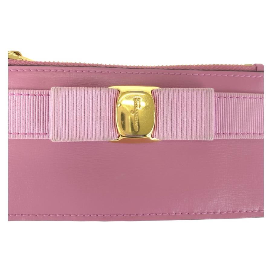 美品 Salvatore Ferragamo サルヴァトーレフェラガモ ヴィラリボン ピンク ゴールド金具 レザー コインケース フラグメントケース 505202 |  | 07