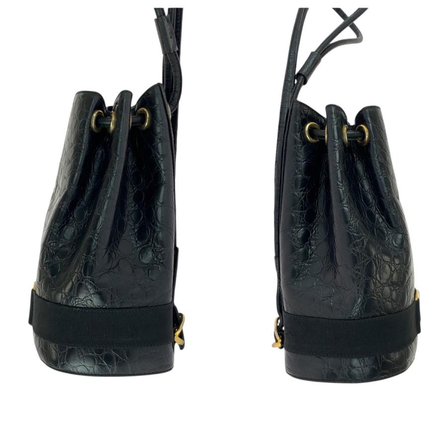 美品 Salvatore Ferragamo サルヴァトーレフェラガモ ヴァラ 型押し ブラック 黒 ゴールド金具 レザー リュック・デイパック 505437