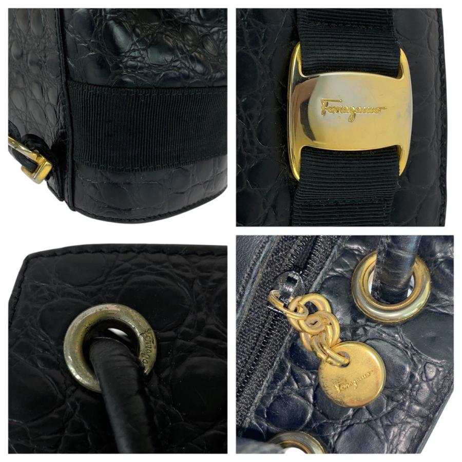 美品 Salvatore Ferragamo サルヴァトーレフェラガモ ヴァラ 型押し ブラック 黒 ゴールド金具 レザー リュック・デイパック 505437