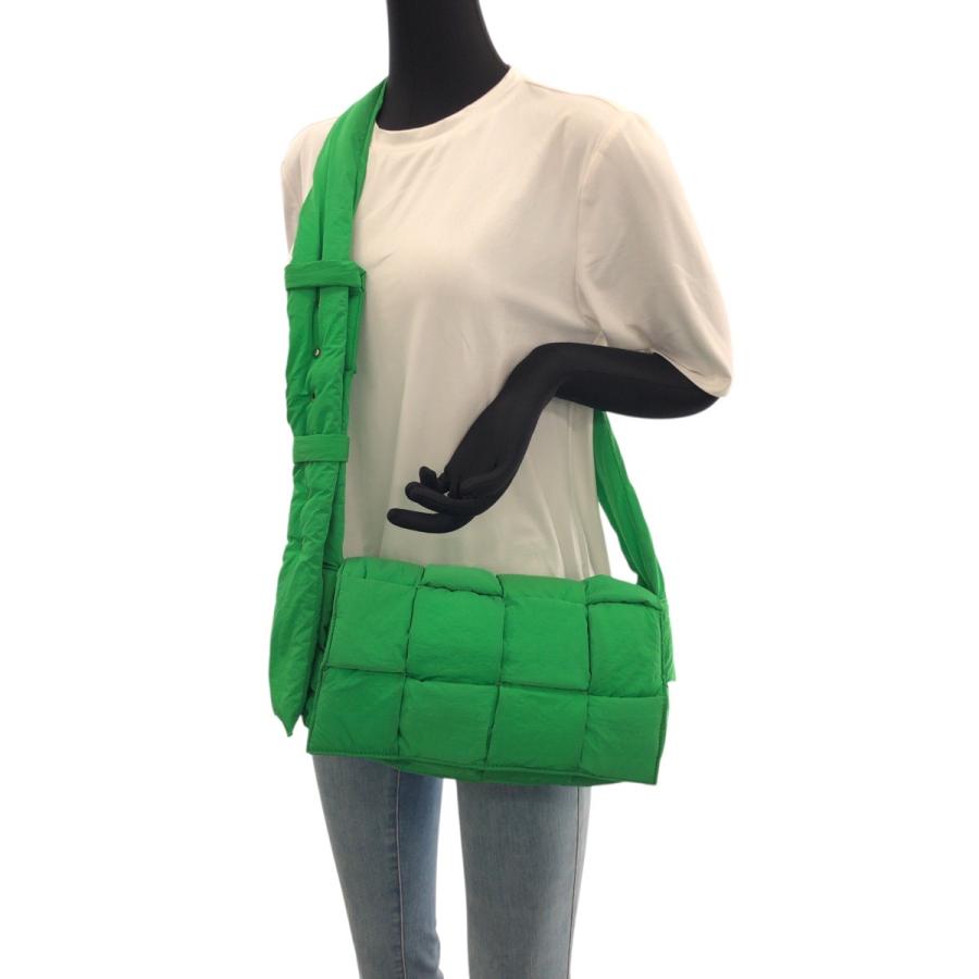 美品 BOTTEGAVENETA ボッテガヴェネタ パデッド テック カセット グリーン シルバー金具 ナイロン ショルダーバッグ レディース 506856