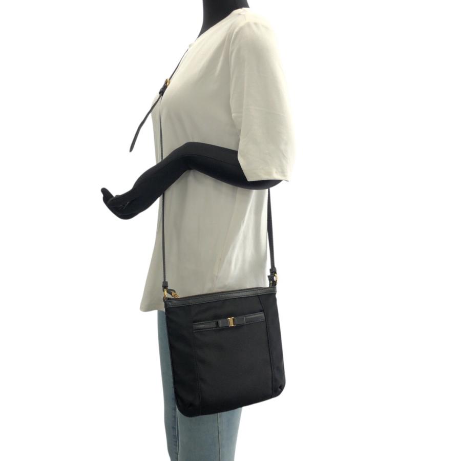 美品 Salvatore Ferragamo サルヴァトーレフェラガモ ヴァラ リボン ブラック 黒 ナイロン/レザー ショルダーバッグ ポシェット 600445 |  | 05