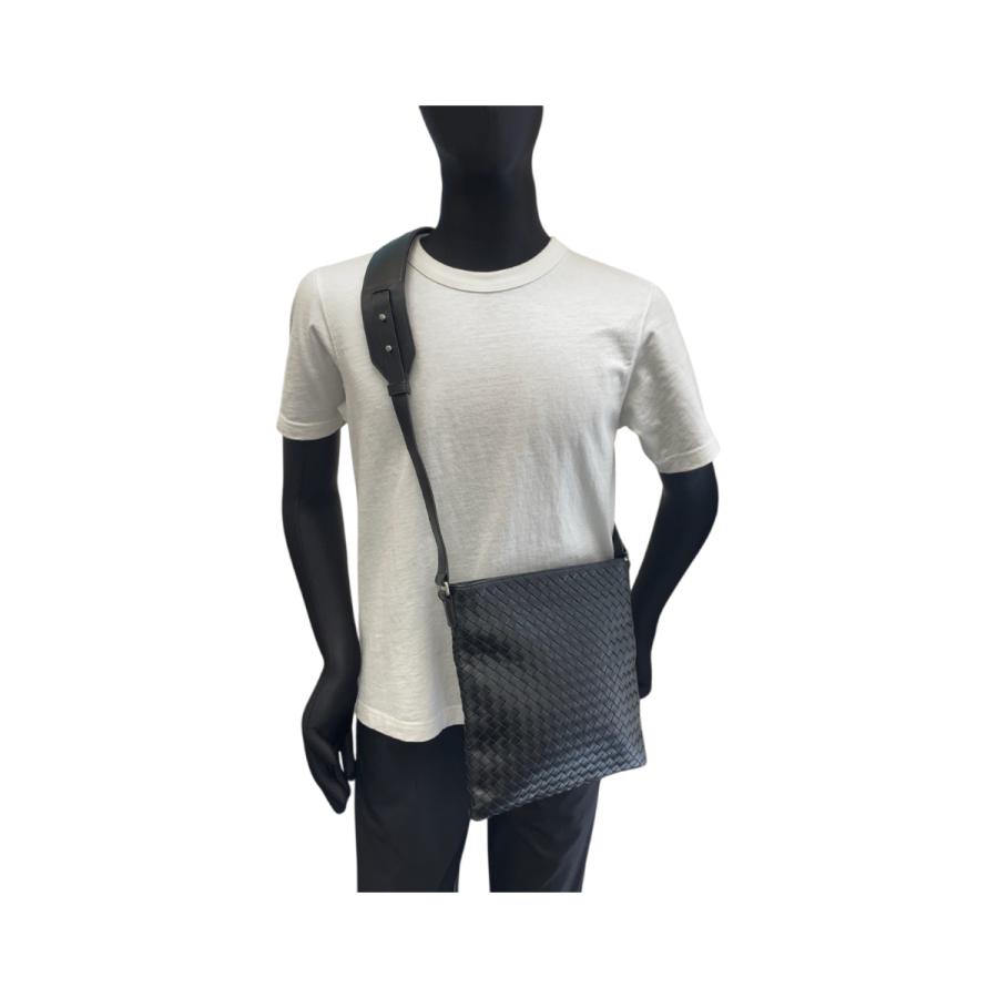 【美品】ボッテガヴェネタ イントレチャート ショルダーバッグ ブラック メンズ 美品 BOTTEGAVENETA ボッテガヴェネタ イントレチャート ブラック 黒