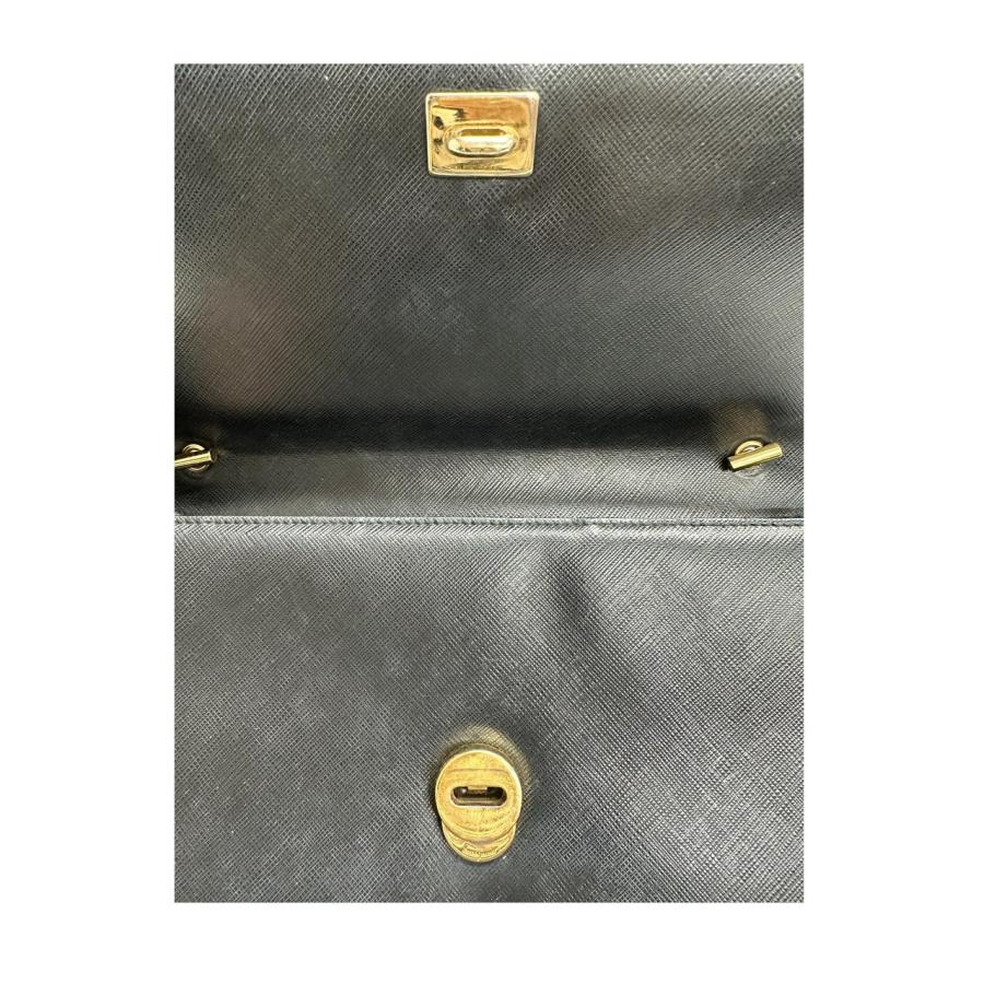 Salvatore Ferragamo サルヴァトーレフェラガモ ヴェラ ネイビー
