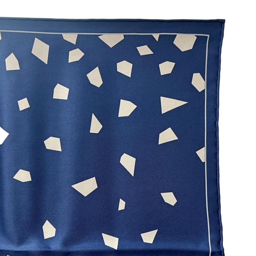 ■新同■　カルティエ カレ 45 スカーフ ファッション タイガー 虎 アニマル 動物 シルク ブルー 箱 【488160】11 |  | 02