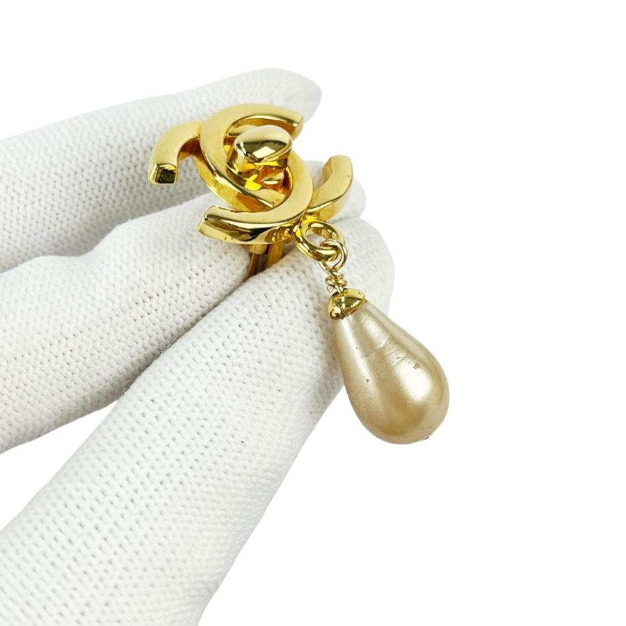 シャネル ■美品■ココマーク ターンロック フェイクパール イヤリング アクセサリー ゴールド GP 96P 箱【496950】11 |  | 07