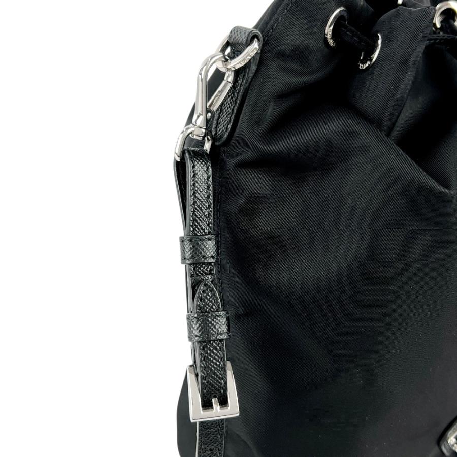 プラダ ■美品■ 巾着 ポーチ 小物入れ Re-Nylon リナイロン ブラック 【671203】12 |  | 05