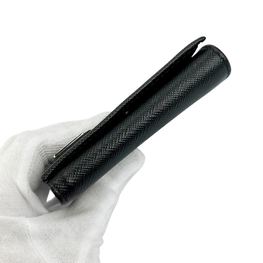 プラダ ■未使用■ トライアングル ロゴ 三つ折り 財布 コンパクト ウォレット レザー サフィアーノ ブラック NERO 2MH041 箱【700385】5 |  | 05