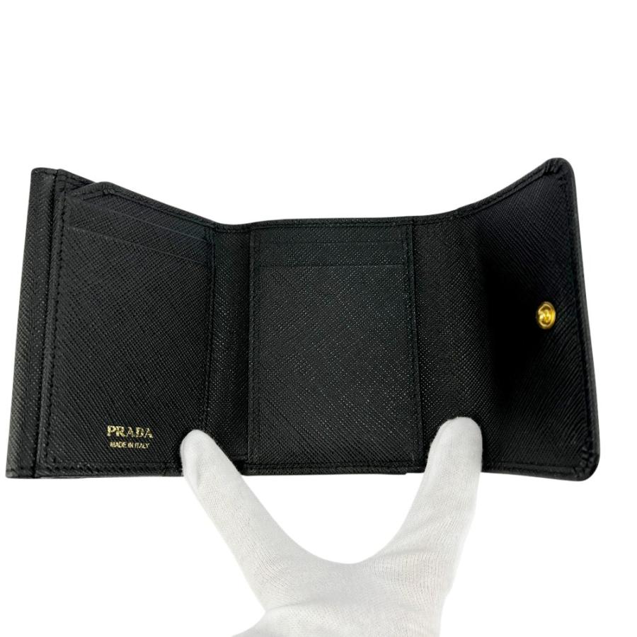 プラダ ■美品■ 三つ折り 財布 コンパクト ウォレット 三角ロゴ サフィアーノ ブラック 【763588】11 |  | 06