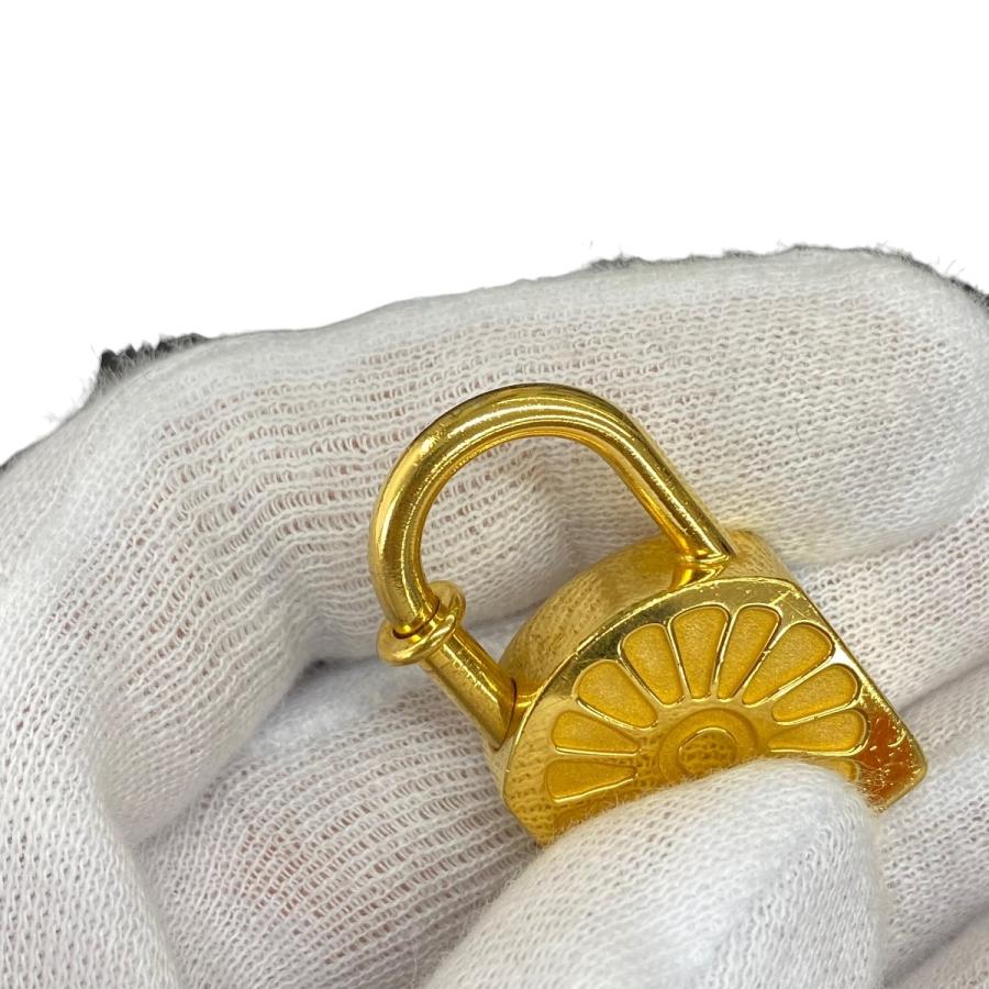 ▼値下げ▼■中古■　エルメス カデナ バッグ チャーム 太陽 ゴールド GP 【93975】 |  | 06