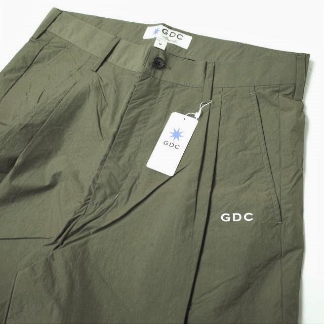 新品 GDC ジーディーシー 日本製 NYLON WIDE SLACKS ナイロンワイドスラックス M37016 M KHAKI 2タック パンツ ボトムス g11183 |  | 04