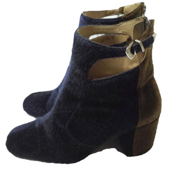 TOGA PULLA トーガ プルラ メタルバックル バイカラーアンクルブーツ 0517G 37(23-23.5cm) NAVY/BLACK/BROWN ファー ショート g11475 |  | 01