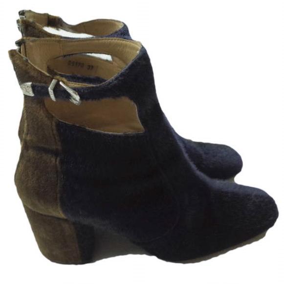 TOGA PULLA トーガ プルラ メタルバックル バイカラーアンクルブーツ 0517G 37(23-23.5cm) NAVY/BLACK/BROWN ファー ショート g11475 |  | 02