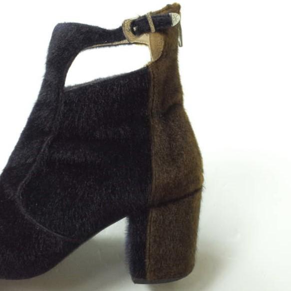 TOGA PULLA トーガ プルラ メタルバックル バイカラーアンクルブーツ 0517G 37(23-23.5cm) NAVY/BLACK/BROWN ファー ショート g11475 |  | 06