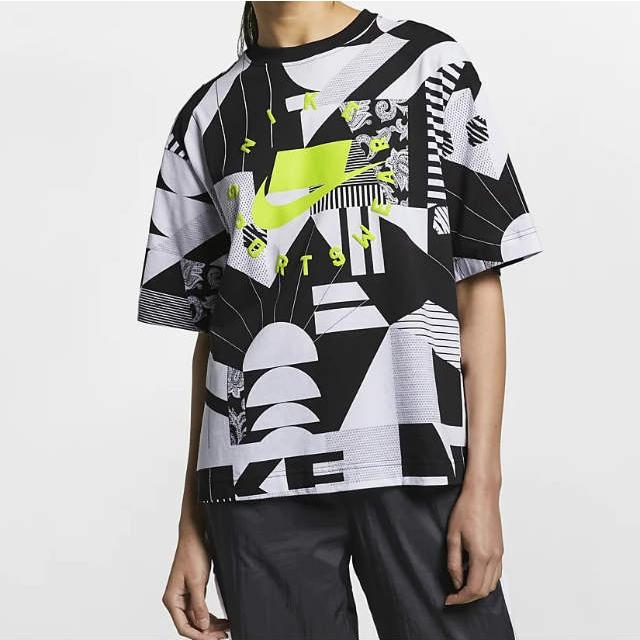 NIKE SPORTSWEAR NSW ナイキ スポーツウェア AS W NSW NSP TOP SS 総柄プリントTシャツ AT0565-101 L ブラック/ホワイト トップス g12164 |  | 07