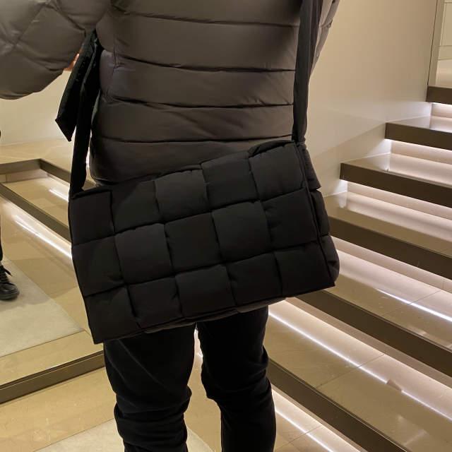 BOTTEGA VENETA ボッテガヴェネタ マキシ パデッド テック BOTTEGA VENETA ボッテガヴェネタ マキシ パデッド テック
