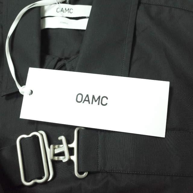 OAMC オーエーエムシー Strapped Shirt バックルフロント コットンポプリンシャツ I024455 XS ブラック 長袖 ストラップ トップス g12487 |  | 02