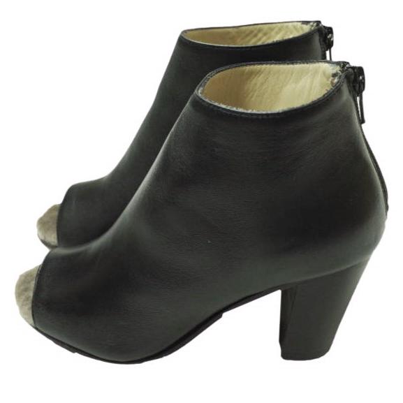 新品 FABIO RUSCONI ファビオルスコーニ オープントゥバックジップショートブーツ I-1127 35(22-22.5cm) ブラック ボア ヒール g12590 |  | 01