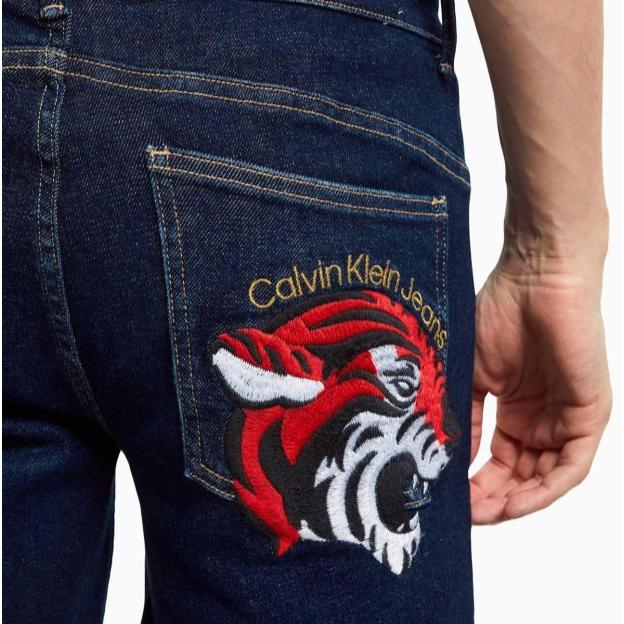 新品 Calvin klein Jeans カルバンクラインジーンズ Body Taper Jeans タイガー刺繍 テーパードスキニーデニムパンツ J319941 28 g13496 |  | 02