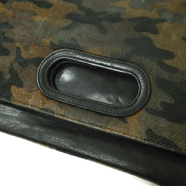 ISAMU KATAYAMA BACKLASH イサムカタヤマバックラッシュ SEDUCTION TRAP カモフラージュスエードクラッチバッグ BLACK/CAMO カバン g15104 |  | 06