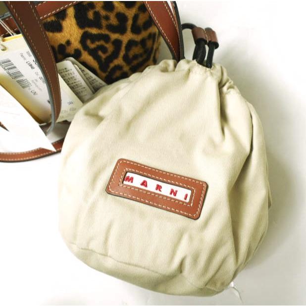 新品 MARNI マルニ 23AW SMALL BUCKET BAG 巾着付き スモールバケットバッグ SCMP0056Q8 LV846 LEOPARD 定価212,300円 Tropicalia ハラコ |  | 07