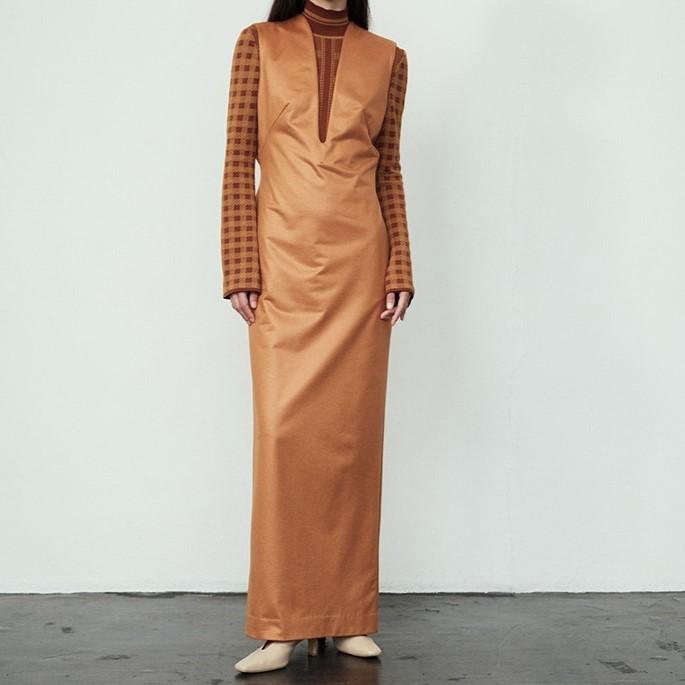 新品 Mame Kurogouchi マメクロゴウチ 23SS Plungded Long Sweatshirt Dress スリーブレスマキシドレス MM23PS-JS714 2 BROWN ワンピース |  | 02