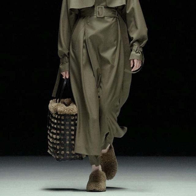 HYKE x CHACOLI ハイク チャコリ 別注 日本製 BASKET MEDIUM SIZE バスケット 19285 OLIVE DRAB 定価82,500円 2WAY トートバッグ カバン【新古品】【中古】【HYKE × CHACOLI】 新品 HYKE x CHACOLI ハイク チャコリ 別注 日本製 BASKET MEDIUM SIZE