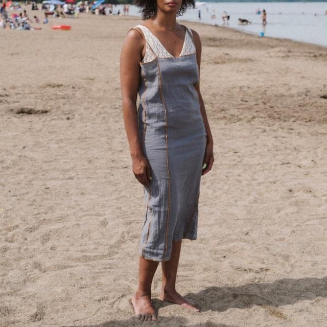 新品 BASERANGE ベースレンジ 25SS SHOK SLIP DRESS - Crinkle Linen コットンリネン キャミソールワンピース XS Bayon Grey 定価21,780円 |  | 02