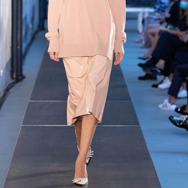 新品 N°21 ヌメロヴェントゥーノ 21SS イタリア製 エナメルペプラムスカート 5A GONNA TESSUTO 21SW-C031-5029 36 PINK 定価82500円 リボン |  | 02