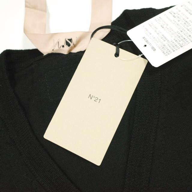 新品 N°21 ヌメロヴェントゥーノ 23SS メリノウールVネックボーダークロップドニット 23S-A027-9000 38 BLACK セーター 定価64,900円 |  | 02