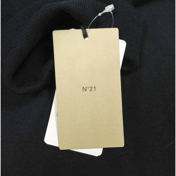 新品 N°21 ヌメロヴェントゥーノ 22AW ロゴパッチ メリノウールタートルネックニット 22I-A036-9000 40 NAVY セーター 定価63,800円 |  | 03